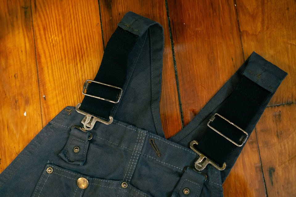 close up on black elastic shoulder straps